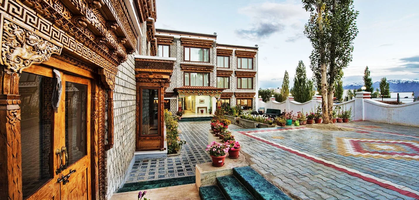 Hotel Sera Courtyard